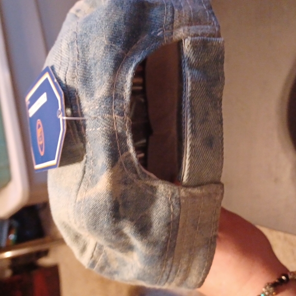 Hat - Picture 3 of 4